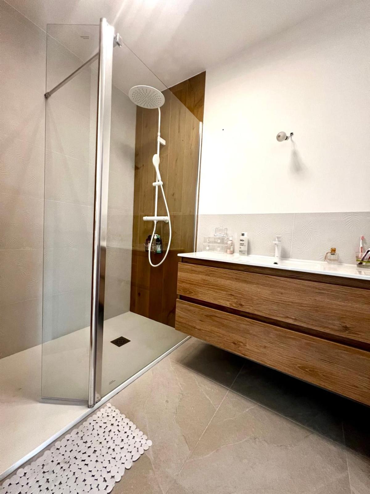 Seafront One Bedroom Apartment With A Terrasse Swimming Pool And A Parking Antibes Zewnętrze zdjęcie